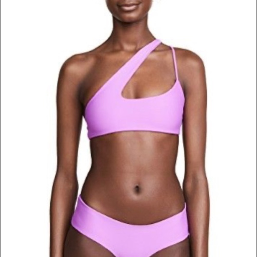 ⭐️⭐️ISO⭐️⭐️ mikoh Queensland top